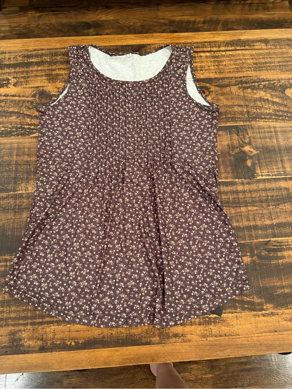 Women’s Floral Pintuck Tank Top in Burgundy